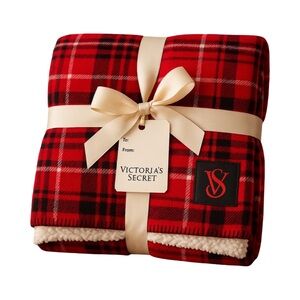 Victoria’s Secret PINK Red Plaid Sherpa Throw Blanket 50x60 Cozy Soft Gift